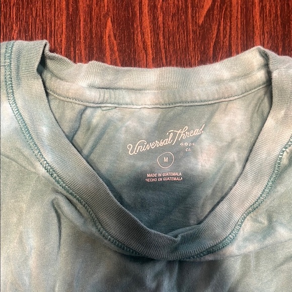 Universal Thread Green Relaxed Short Sleeve T-Shirt - Picture 2 of 2